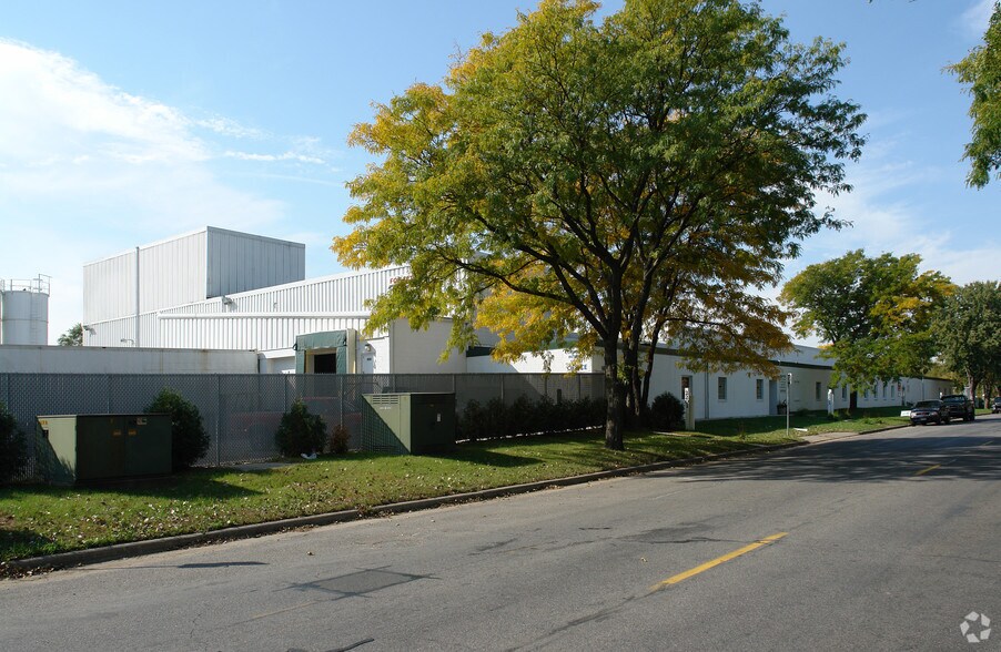 2233 49th Ave N, Minneapolis, MN à vendre - Photo du bâtiment - Image 2 de 21