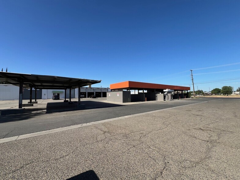 1200 N Ben Maddox Way, Visalia, CA à vendre - Photo du bâtiment - Image 2 de 8