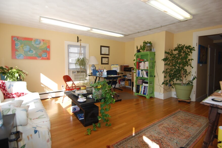 1197 Adams St, Dorchester, MA for lease - Interior Photo - Image 2 of 12