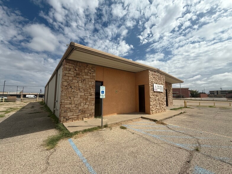 1011 E 7th St, Odessa, TX for lease - Building Photo - Image 1 of 9