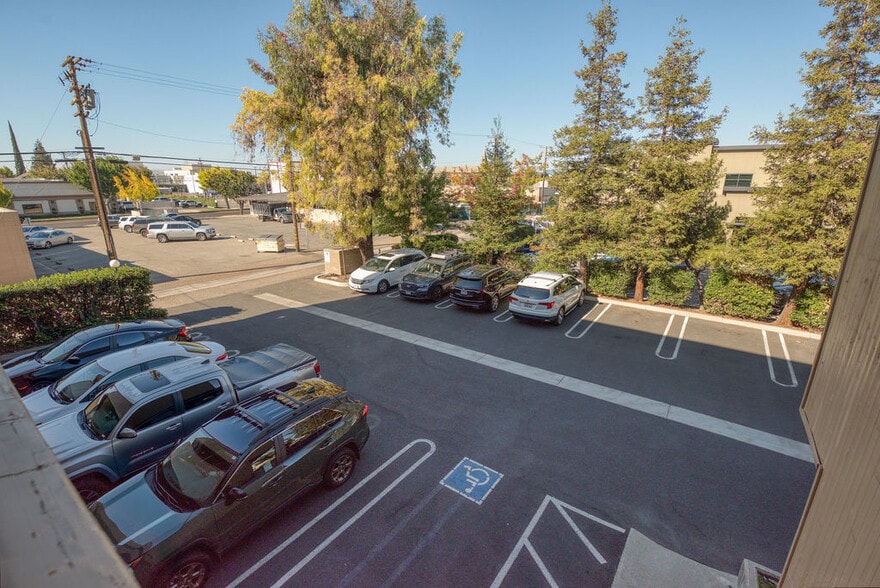 1207 13th St, Modesto, CA for lease - Building Photo - Image 3 of 17