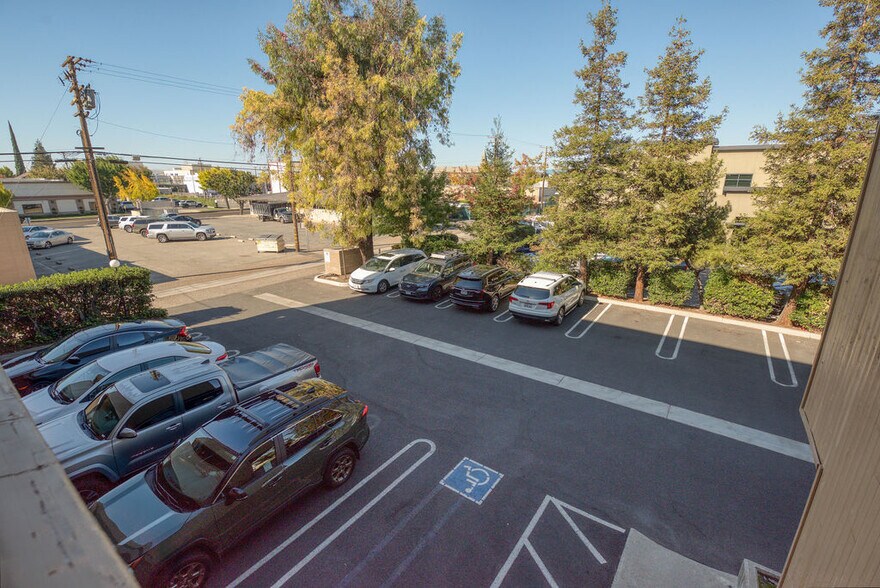 1207 13th St, Modesto, CA à louer - Photo du bâtiment - Image 3 de 17