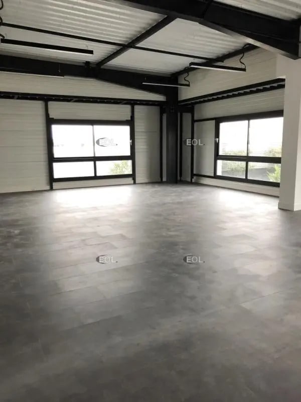 Flex in Les Pavillons-sous-Bois for lease Interior Photo- Image 1 of 4