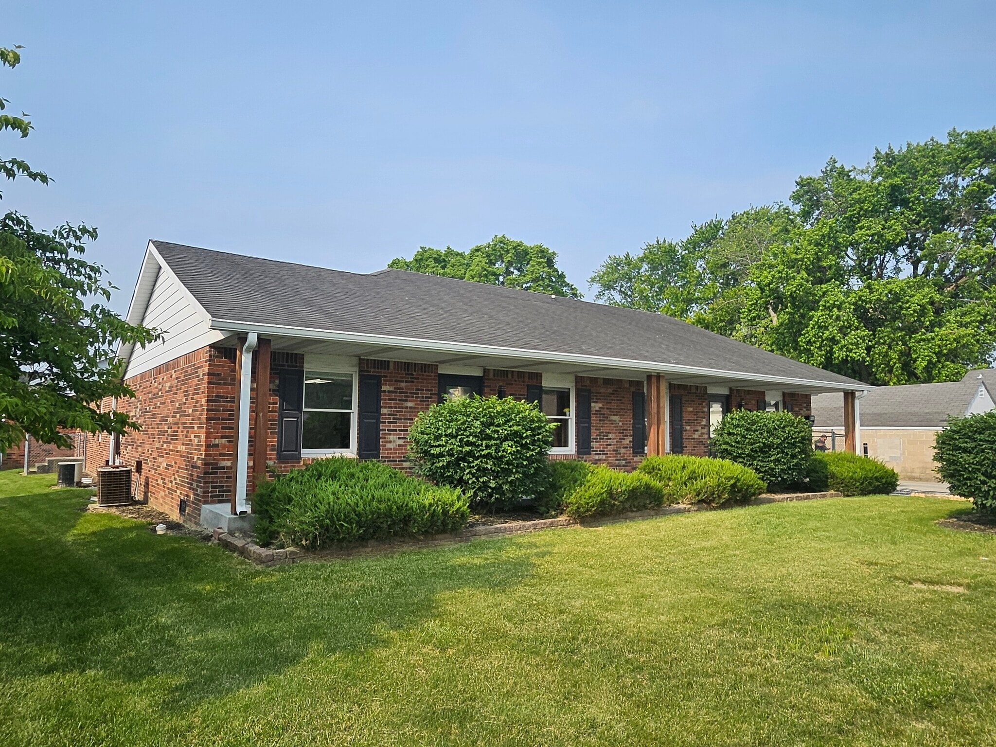 325 E Main St, Brownsburg, IN for lease Interior Photo- Image 1 of 12