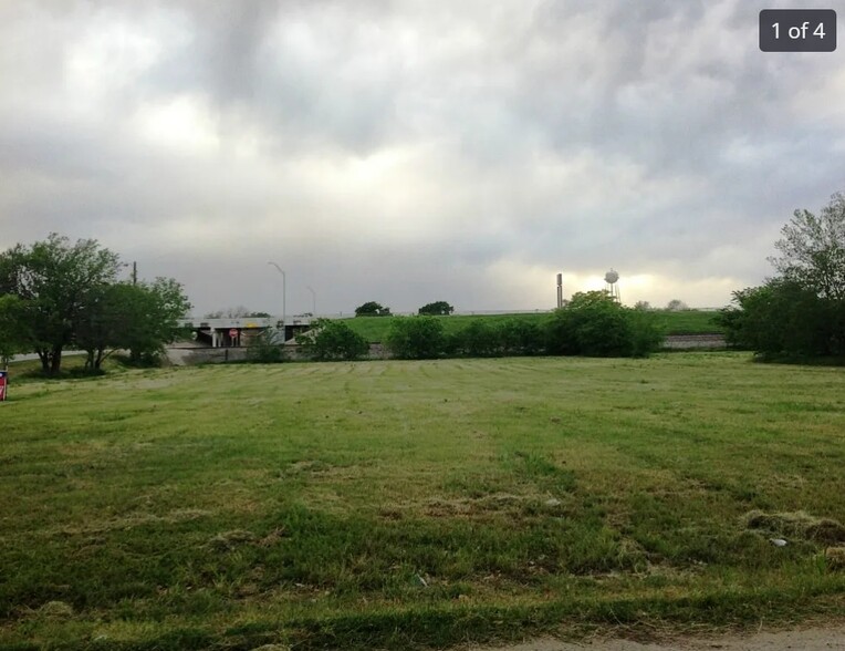 103 Gibson Ln, Valley View, TX for sale - Building Photo - Image 1 of 2