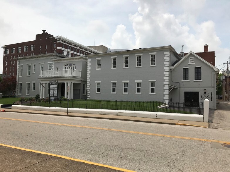 124 SE 1st St, Evansville, IN for lease - Building Photo - Image 1 of 4