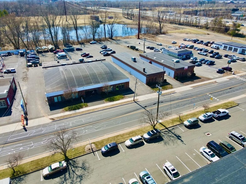 Pitkin Street Commercial Buildings portfolio of 3 properties for sale on LoopNet.ca - Building Photo - Image 2 of 4