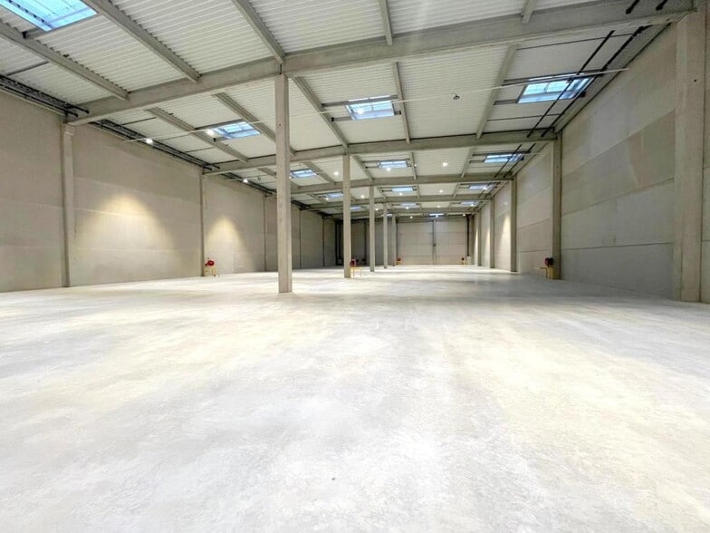 9002 Rue De L'Ambassadeur, Conflans-Sainte-Honorine for lease - Building Photo - Image 2 of 16