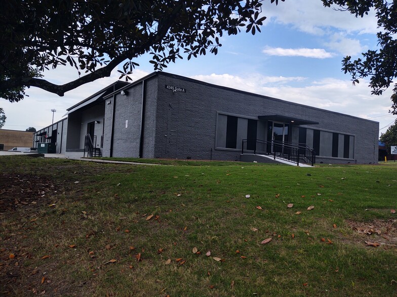 4345 Commerce Dr SW, Atlanta, GA for lease - Primary Photo - Image 1 of 9
