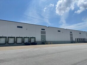 2075 W 43rd St, Chicago, IL for lease Building Photo- Image 1 of 3