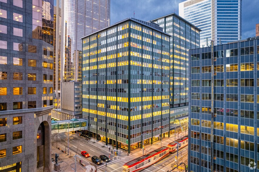 707 7th Ave SW, Calgary, AB à louer - Photo du bâtiment - Image 1 de 11