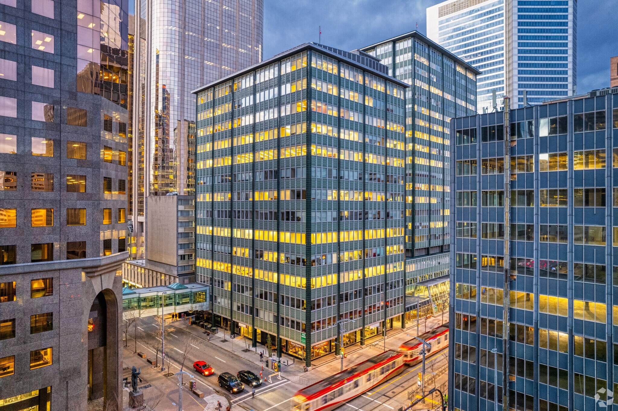 707 7th Ave SW, Calgary, AB à louer Photo principale- Image 1 de 12