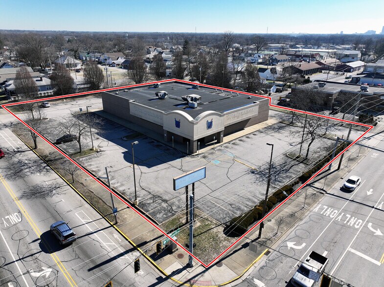 1702 E Spring St, New Albany, IN à louer - Photo du bâtiment - Image 2 de 7