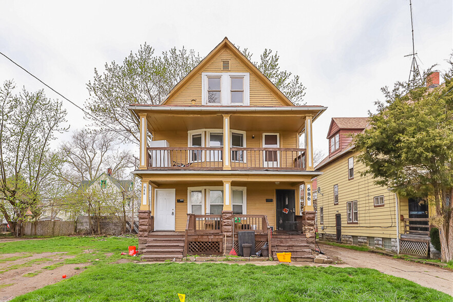 5 unit - $4837 incom portefeuille de 3 propriétés à vendre sur LoopNet.ca - Photo du bâtiment - Image 1 de 3