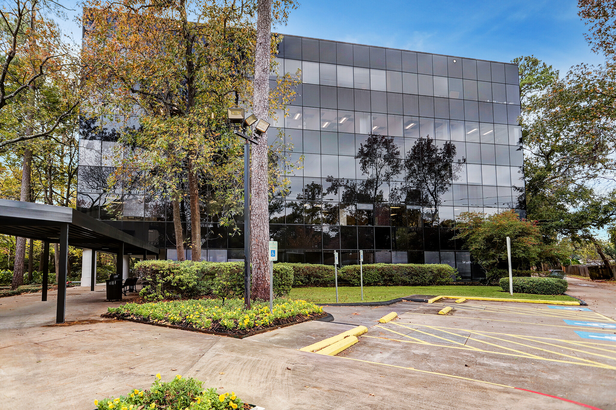 2180 North Loop W, Houston, TX for lease Building Photo- Image 1 of 19