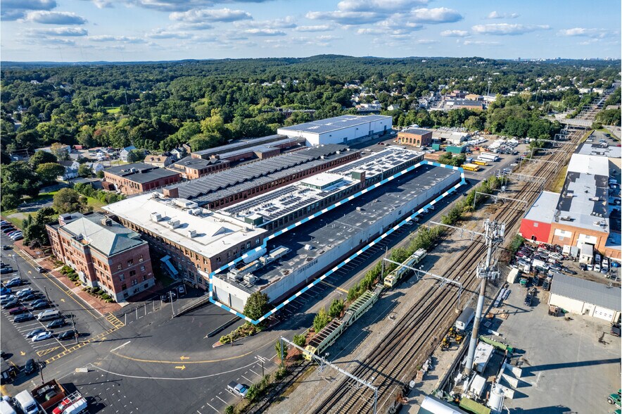 1 Westinghouse Plz, Hyde Park, MA à louer - Photo du bâtiment - Image 2 de 6