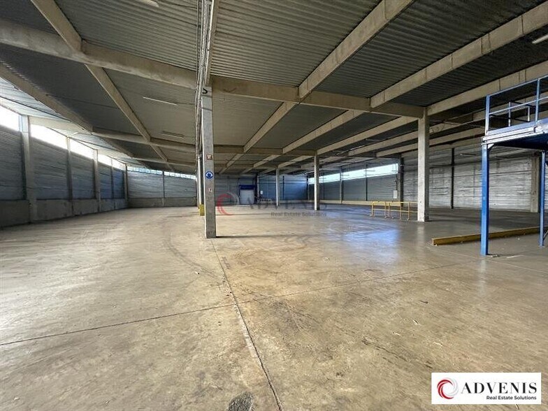 Industrial in Carbon-Blanc for lease - Interior Photo - Image 3 of 7