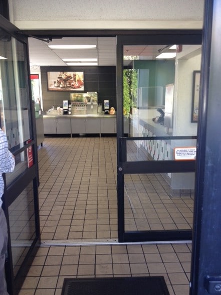 480 Westport Ave, Norwalk, CT for lease - Interior Photo - Image 2 of 20