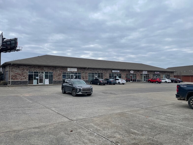 2237 Lowes Dr, Clarksville, TN for lease - Building Photo - Image 2 of 8