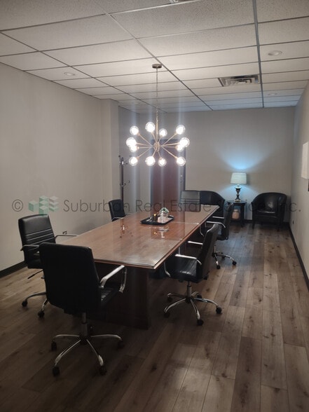 2111 Plum St, Aurora, IL for lease - Interior Photo - Image 2 of 5