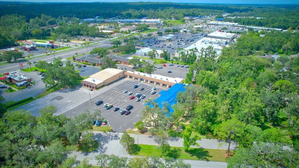 935-951 Candlelight Blvd, Brooksville, FL for lease - Building Photo - Image 2 of 11