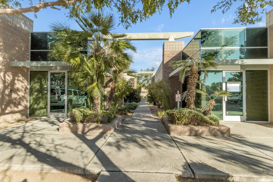 1450 W Guadalupe Rd, Gilbert, AZ à louer - Photo du bâtiment - Image 2 de 5