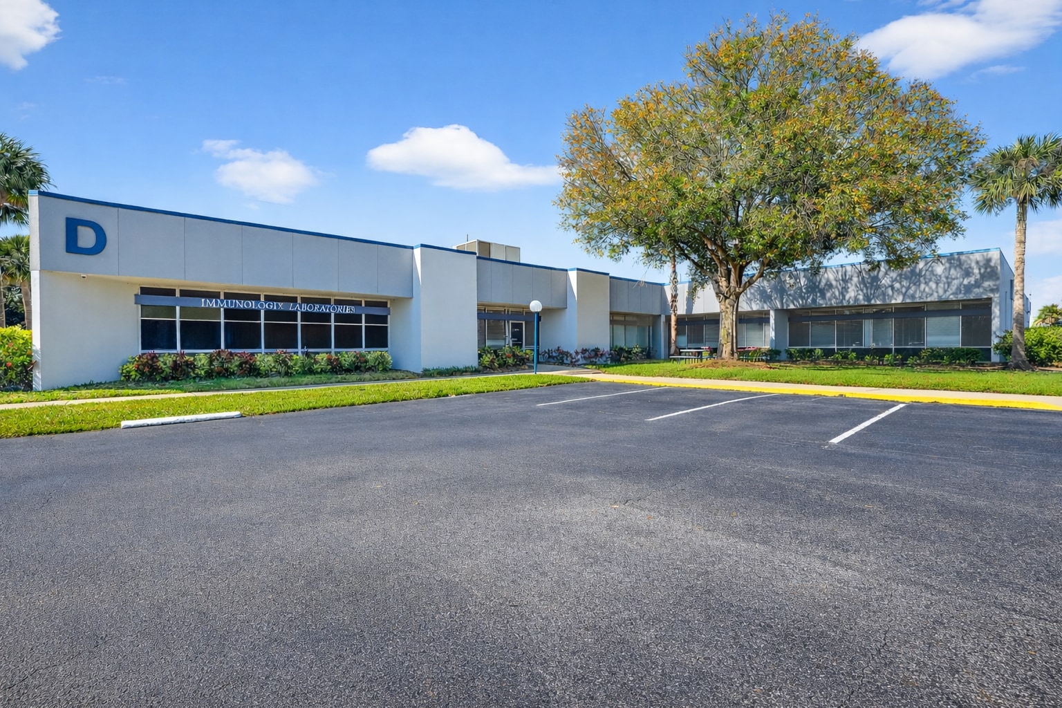 4710 Eisenhower Blvd, Tampa, FL for lease Primary Photo- Image 1 of 7