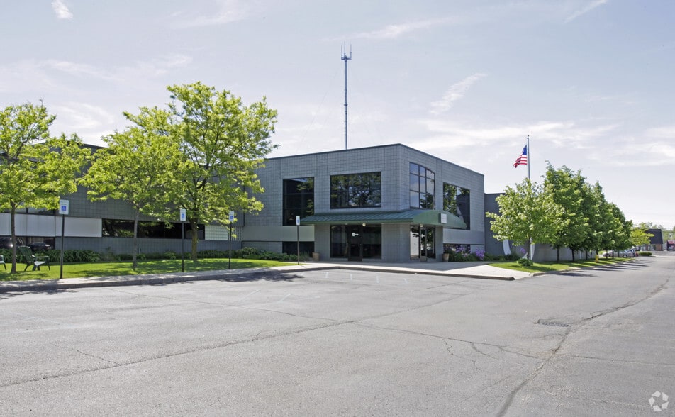 13250-13320 Northend Ave, Oak Park, MI for lease - Building Photo - Image 3 of 6