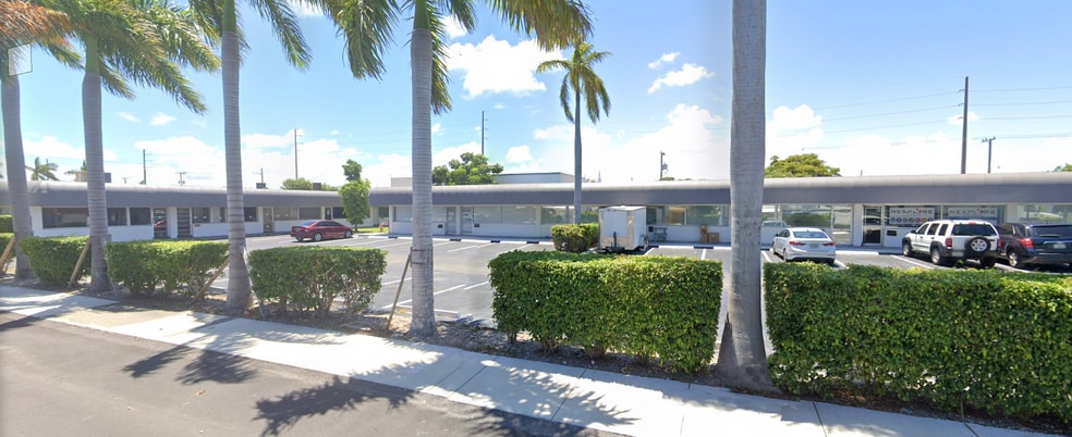 383-427 NE 2nd Ave, Hallandale, FL à louer - Photo du bâtiment - Image 3 de 4
