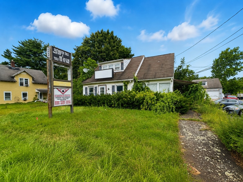 1247 Queen St, Southington, CT for sale - Building Photo - Image 3 of 11