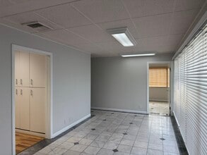 1145-1147 S Robertson Blvd, Los Angeles, CA for lease Interior Photo- Image 2 of 23