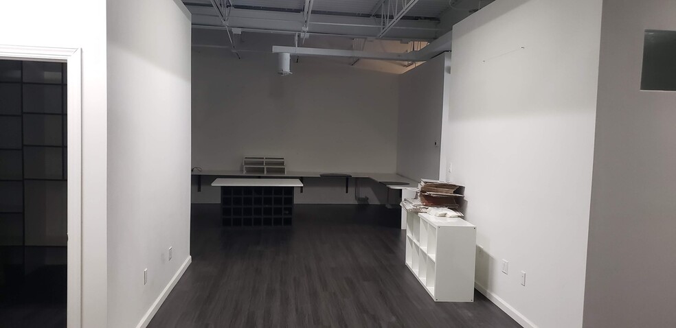 6313 Mill Ln, Brooklyn, NY for lease - Interior Photo - Image 2 of 7