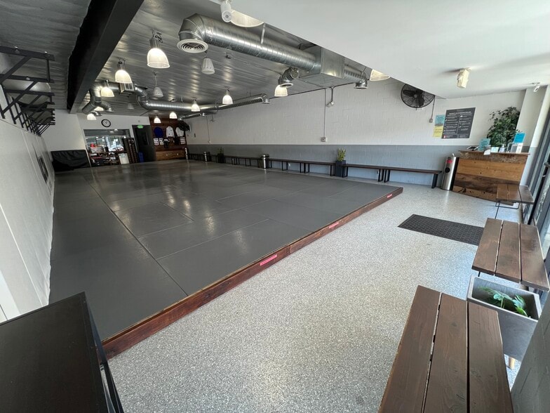 26057-26069 Bouquet Canyon Rd, Valencia, CA for lease - Building Photo - Image 2 of 11