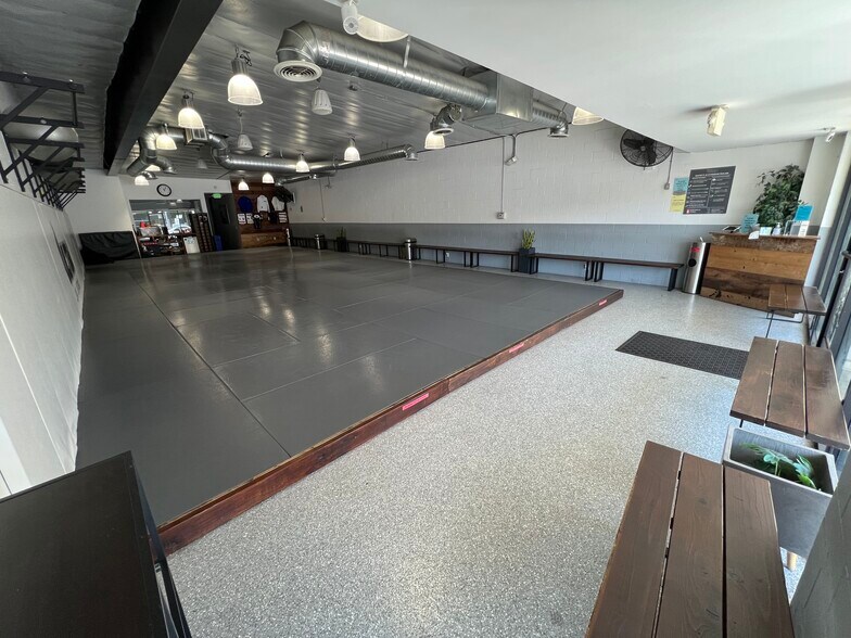 26057-26069 Bouquet Canyon Rd, Valencia, CA à louer - Photo du bâtiment - Image 2 de 11