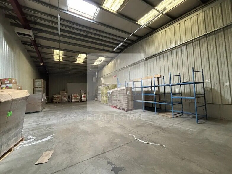 Flex in Beynost for lease - Interior Photo - Image 3 of 7