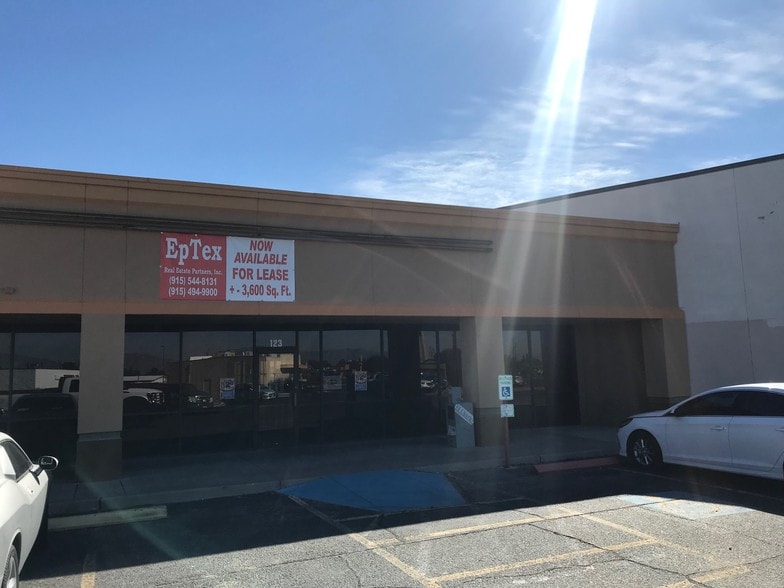 3160 N Lee Trevino Dr, El Paso, TX à louer - Autre - Image 2 de 8