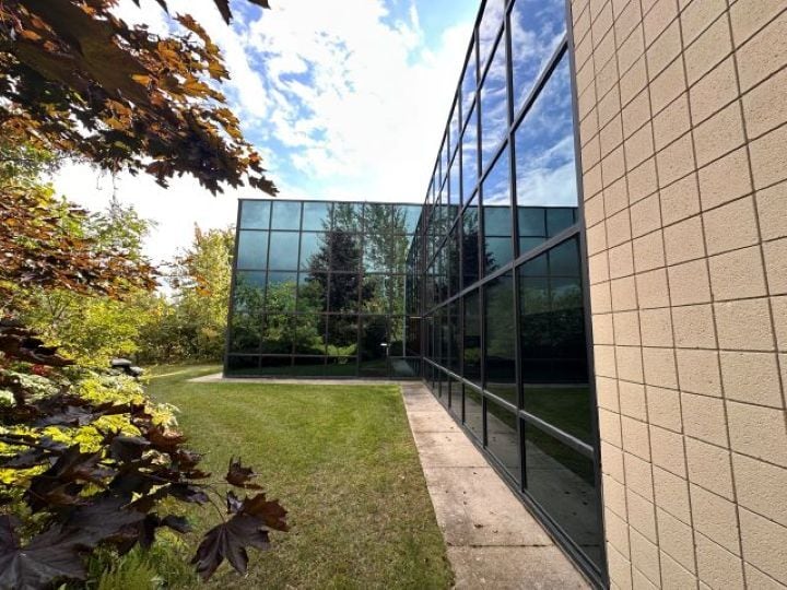 222 Industrial Park Dr, Elk Rapids, MI à vendre - Photo du bâtiment - Image 3 de 35