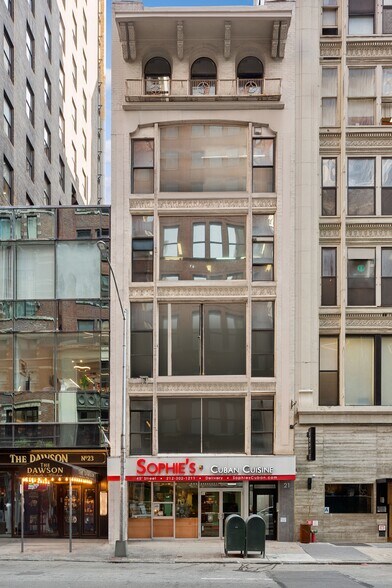 21 W 45th St, New York, NY à louer - Photo du bâtiment - Image 2 de 8