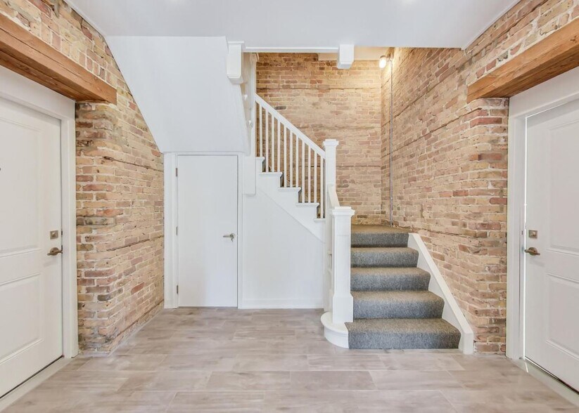 4116 W West End Ave, Chicago, IL for sale - Interior Photo - Image 2 of 6