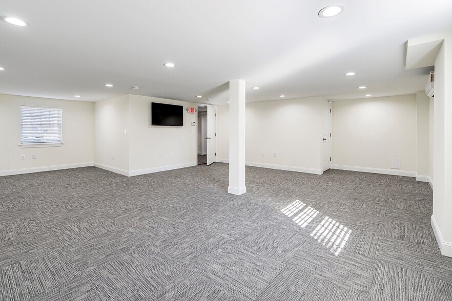 121 Wells Mill Rd, Waretown, NJ à louer - Photo du bâtiment - Image 3 de 16