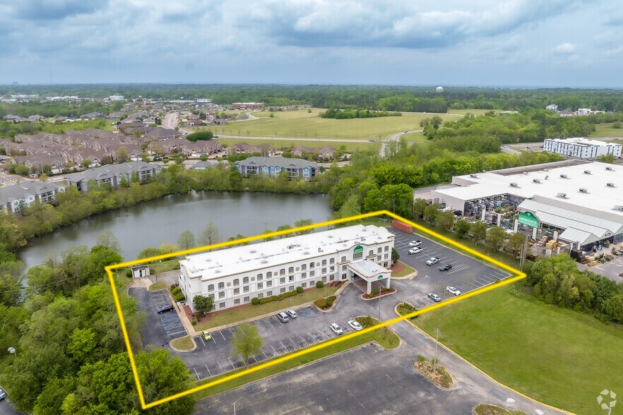 2060 Eastern Blvd, Montgomery, AL à vendre - Photo du bâtiment - Image 3 de 28