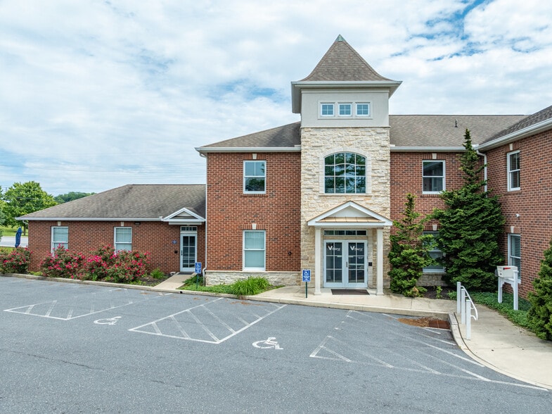 1 Kacey Ct, Mechanicsburg, PA à vendre - Photo du bâtiment - Image 2 de 13