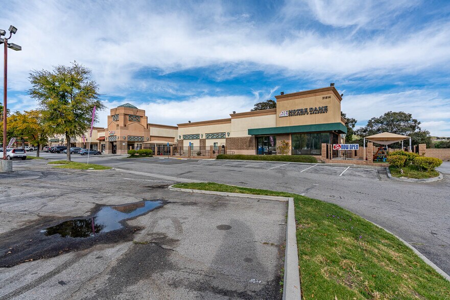 Castaic Village Center portefeuille de 2 propriétés à vendre sur LoopNet.ca - Photo du bâtiment - Image 3 de 10