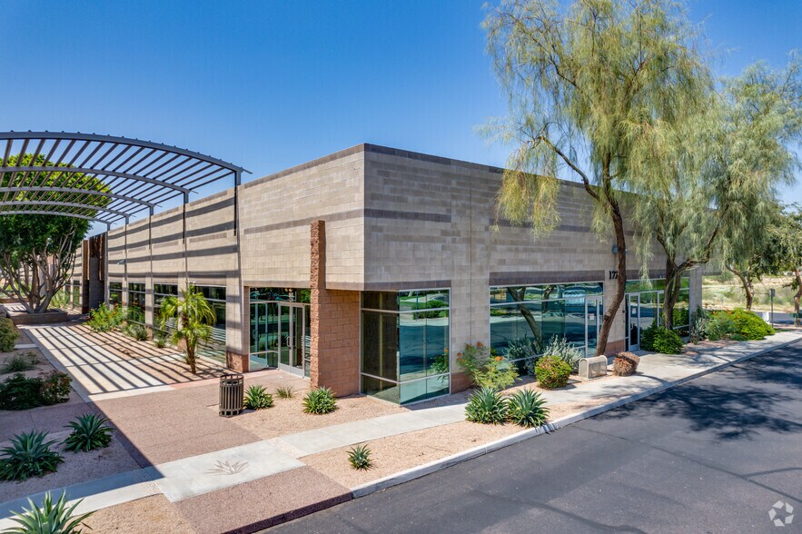 1725 W Greentree Dr, Tempe, AZ à louer - Photo du bâtiment - Image 3 de 13