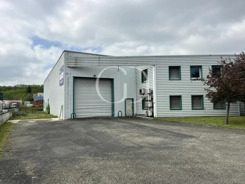 Flex in Toussieu for lease - Building Photo - Image 2 of 7