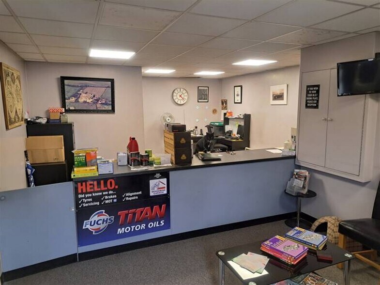 402 Sinfin Ln, Derby à vendre - Photo intérieure - Image 3 de 4