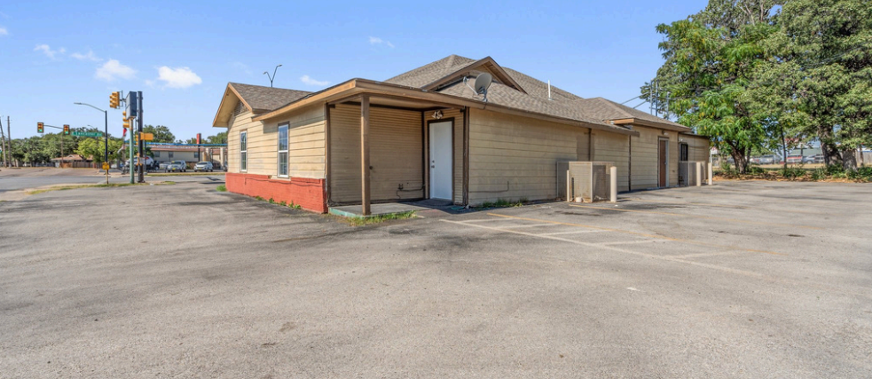 5825 E Lancaster Ave, Fort Worth, TX for lease - Building Photo - Image 2 of 9