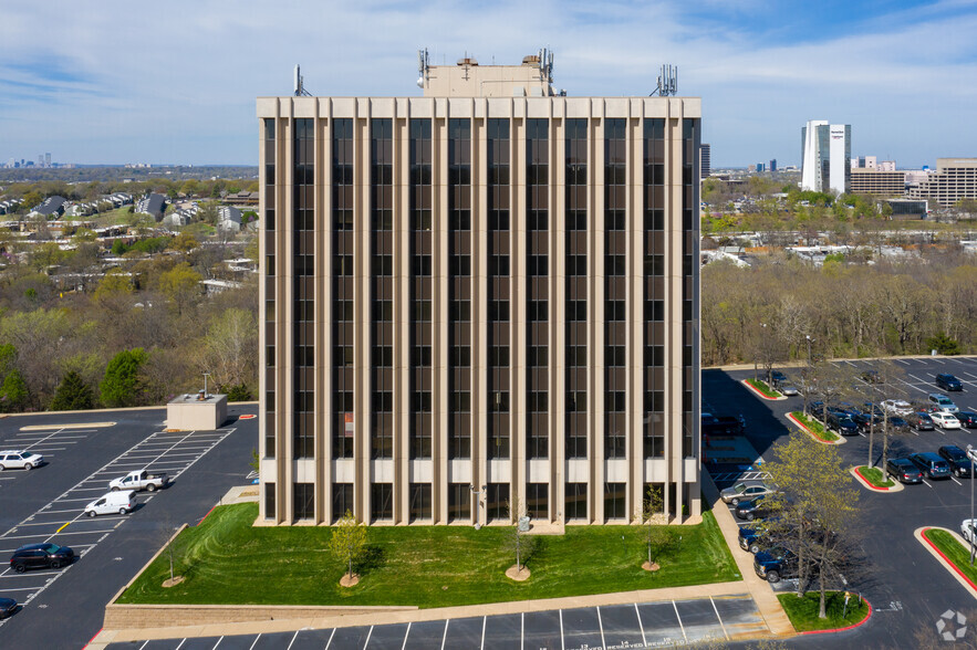 7060 S Yale Ave, Tulsa, OK à louer - Photo du bâtiment - Image 2 de 3