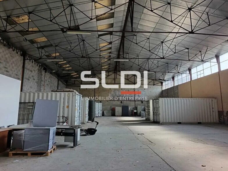 Local d'activités dans Décines-Charpieu à vendre - Photo du bâtiment - Image 2 de 22