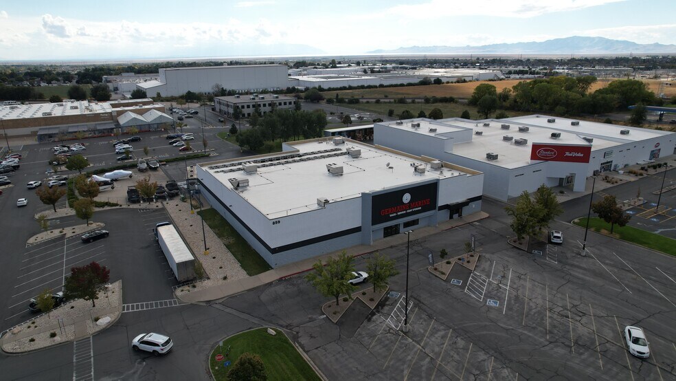 859 W Hill Field Rd, Layton, UT à vendre - Photo du bâtiment - Image 3 de 7